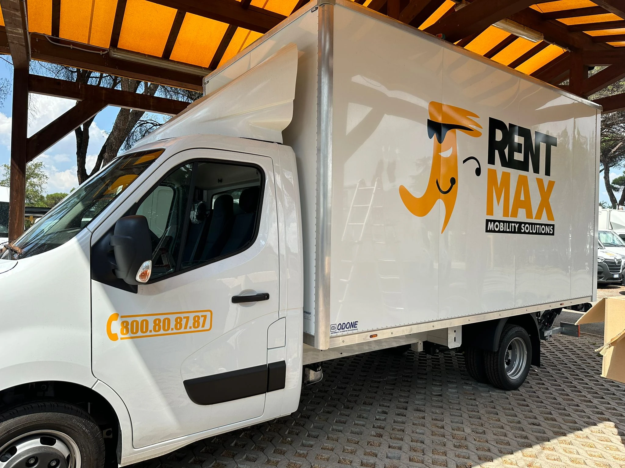 Personalizziamo veicoli aziendali e commerciali con grafiche di qualità, resistenti e di grande impatto. Una soluzione dinamica ed efficace per trasformare ogni spostamento in un’opportunità di comunicazione e promozione.