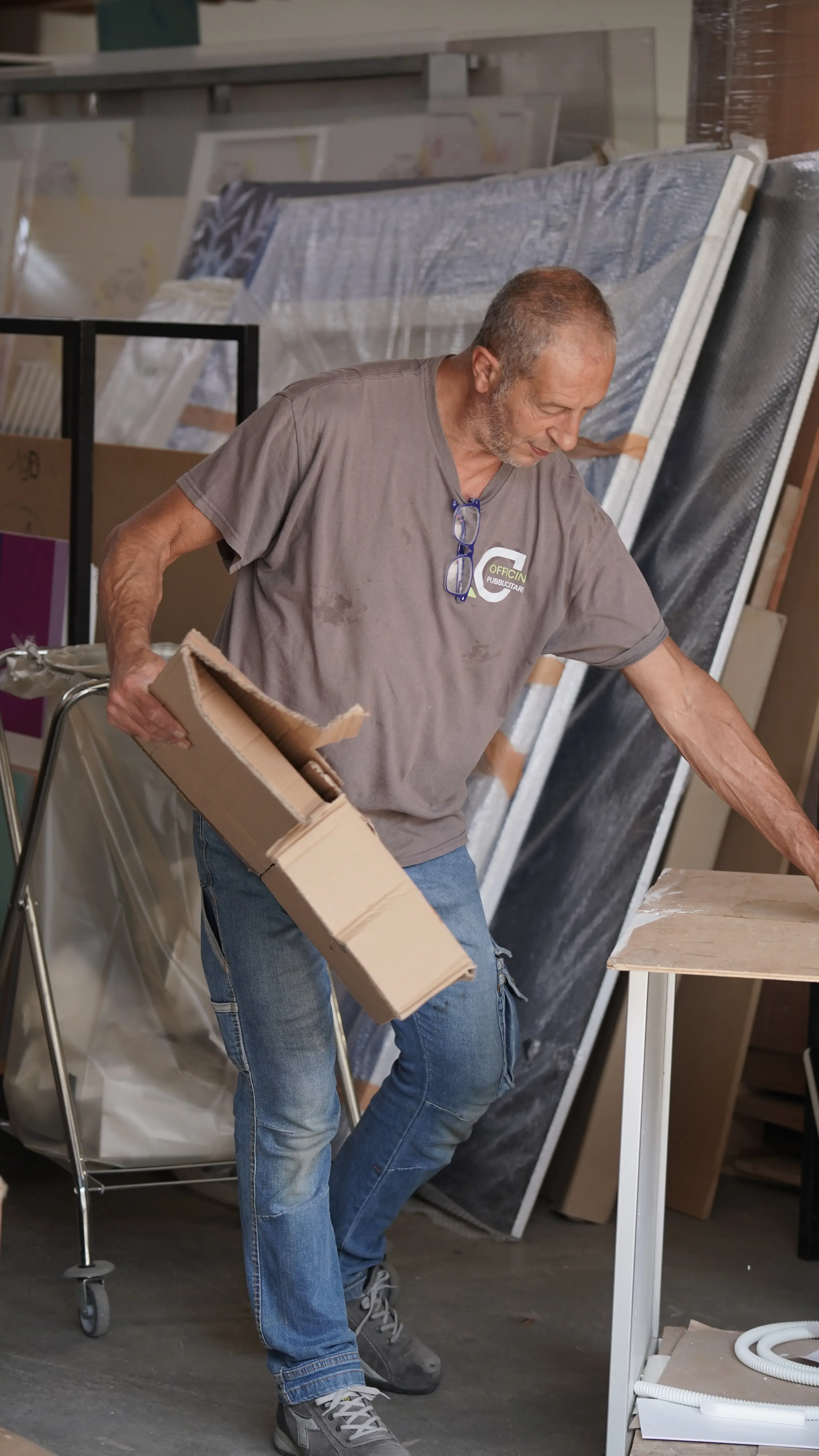 Garantiamo servizi di manutenzione e assistenza per insegne, allestimenti e strutture pubblicitarie. Interventi rapidi e professionali per mantenere nel tempo la qualità e l’efficacia della tua comunicazione visiva.