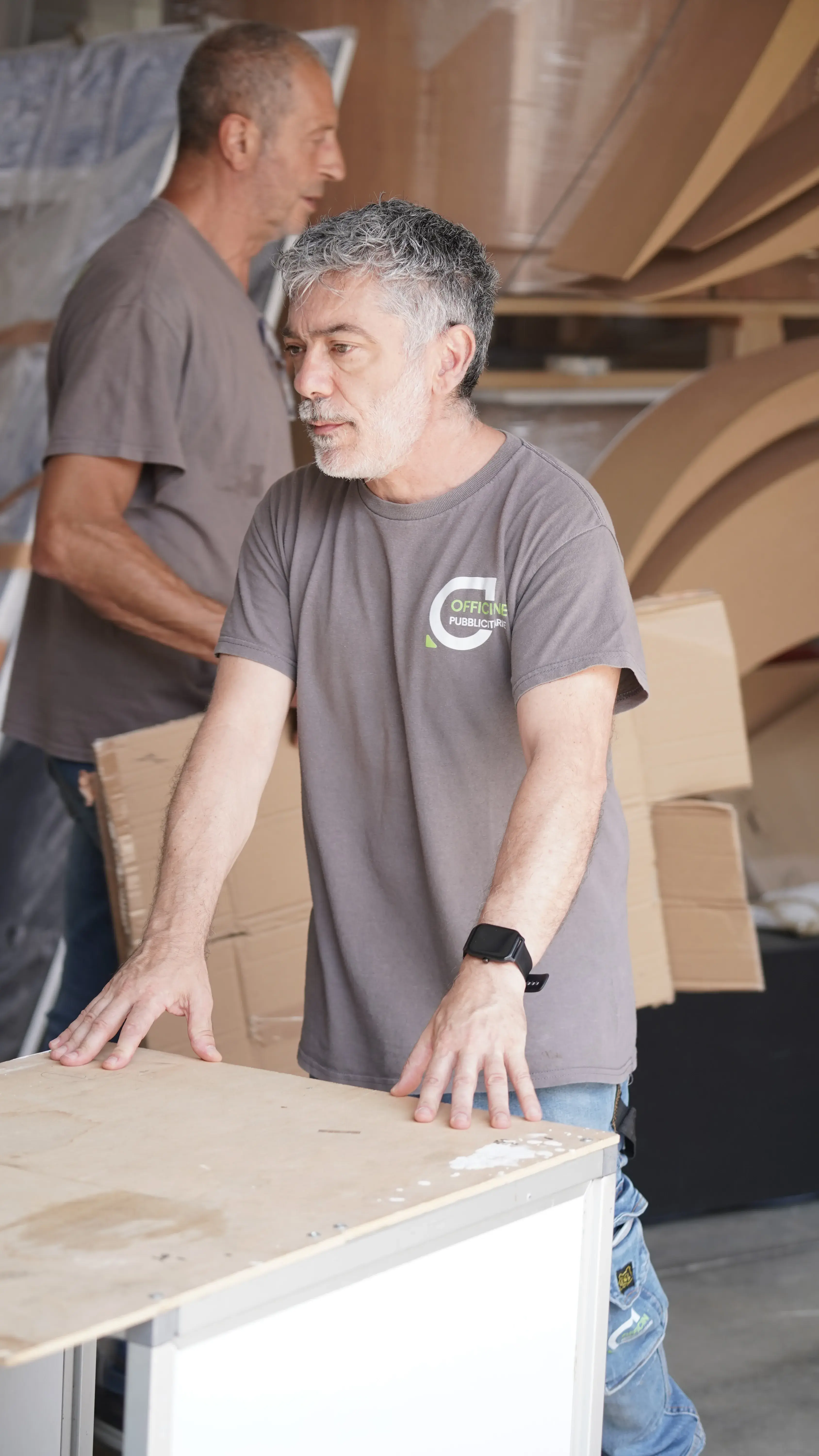 Garantiamo servizi di manutenzione e assistenza per insegne, allestimenti e strutture pubblicitarie. Interventi rapidi e professionali per mantenere nel tempo la qualità e l’efficacia della tua comunicazione visiva.