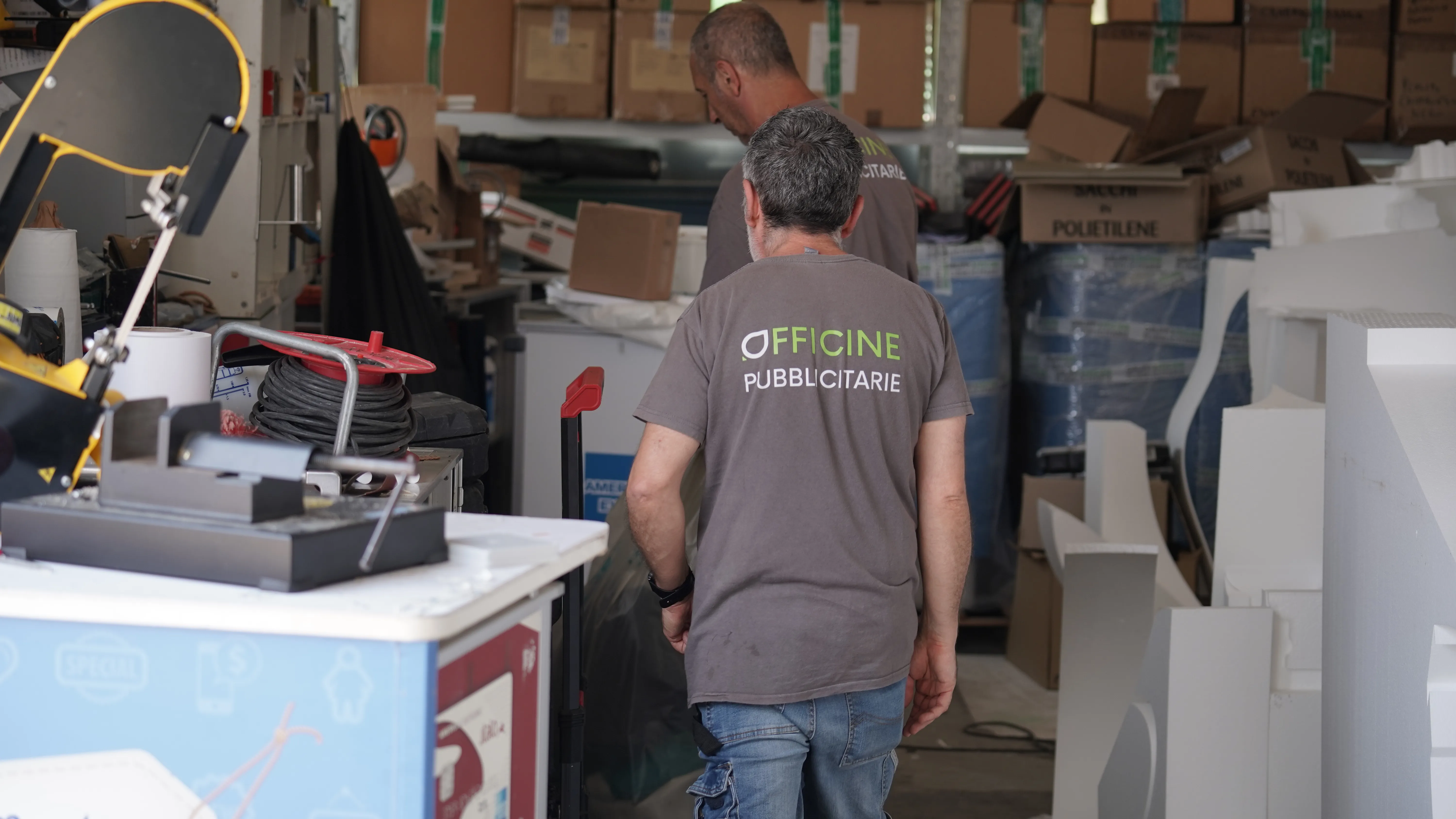 Garantiamo servizi di manutenzione e assistenza per insegne, allestimenti e strutture pubblicitarie. Interventi rapidi e professionali per mantenere nel tempo la qualità e l’efficacia della tua comunicazione visiva.