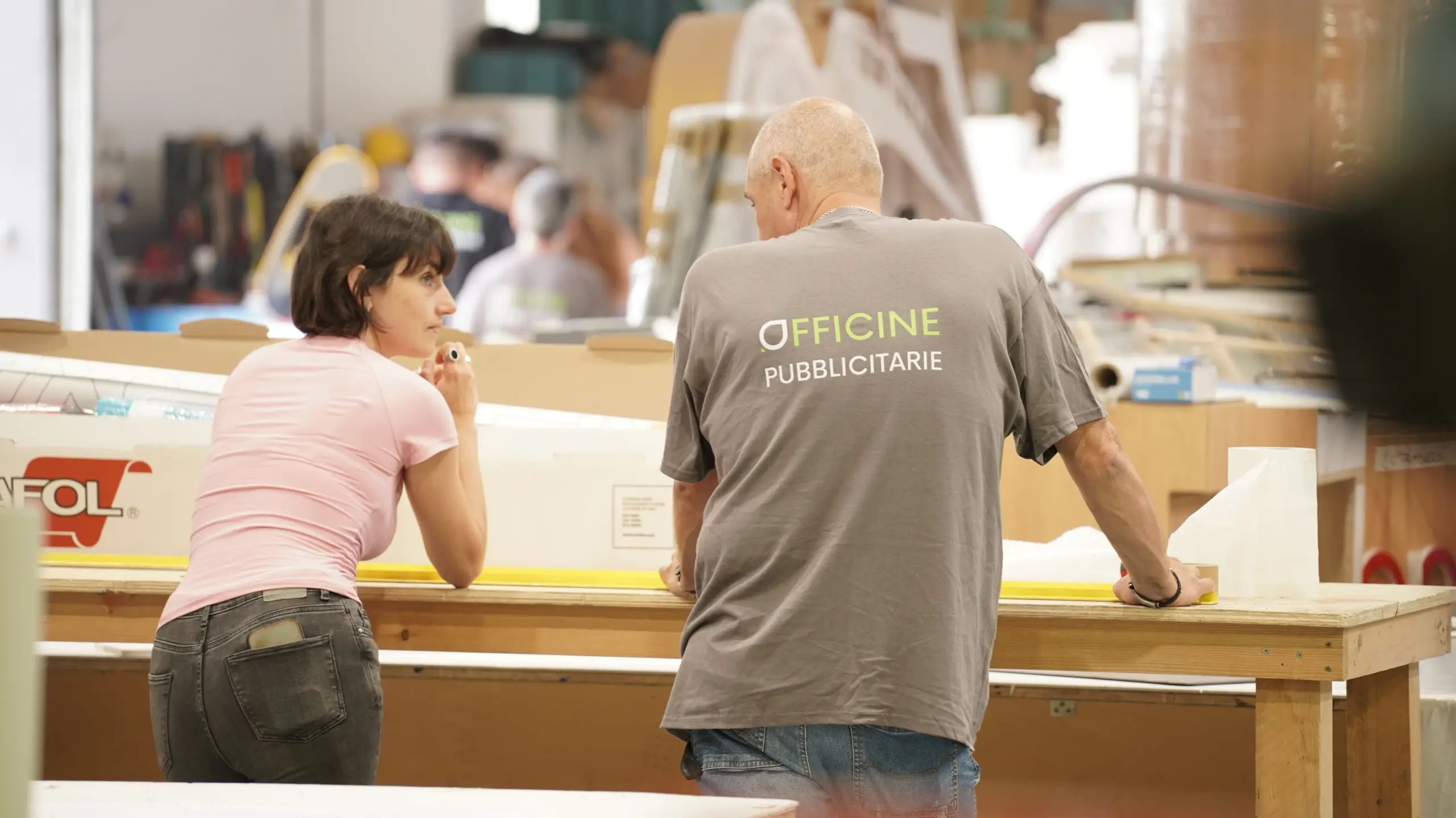 Dalla stampa digitale all’offset, fino a rilegatura e impaginati, offriamo un servizio completo per volantini, brochure, cataloghi e materiale editoriale. Ogni progetto è curato nei dettagli, con qualità di stampa e finiture professionali.